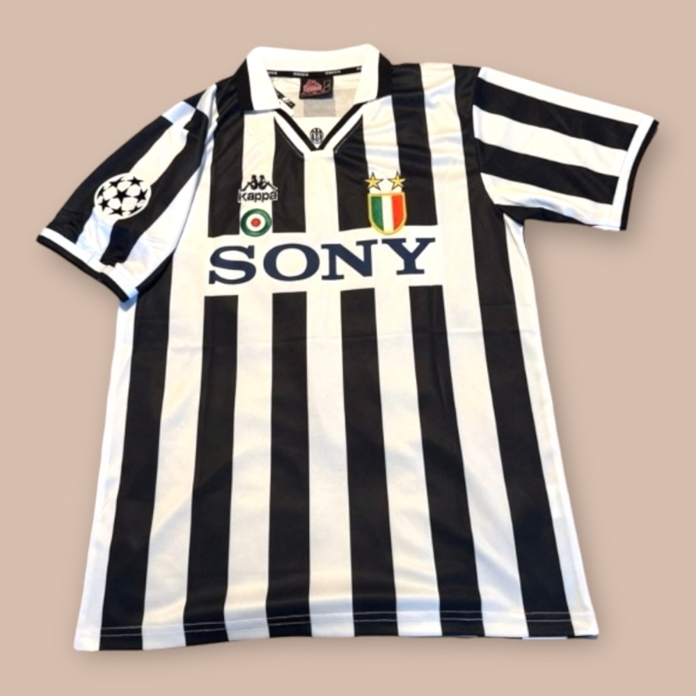 1996/97 Juventus retro home kit. Alessandro Del Piero soccer football jersey